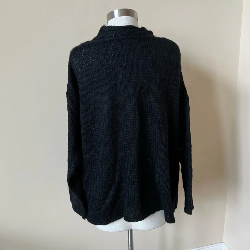 BCBGMaxazria oversized solid black wool blend v neck sweater 483_4